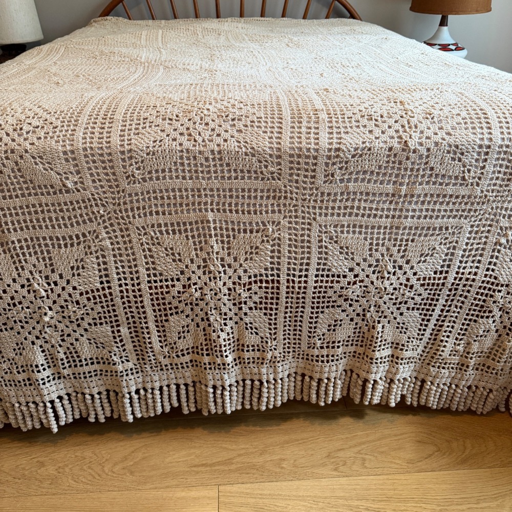Vintage Handmade Crochet Bedspread Cream Popcorn Stitch Bobble Fringe 100x102